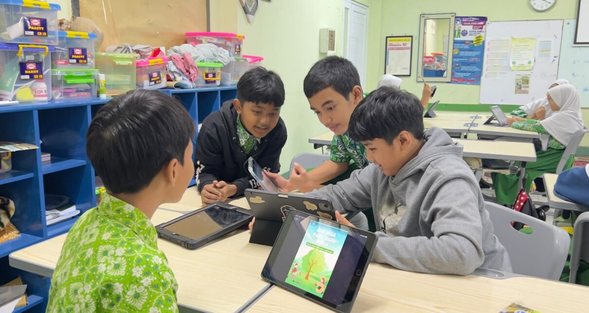 Anak Sering Main Gadget saat Libur Sekolah, Berapa Waktu Ideal Screen Time?