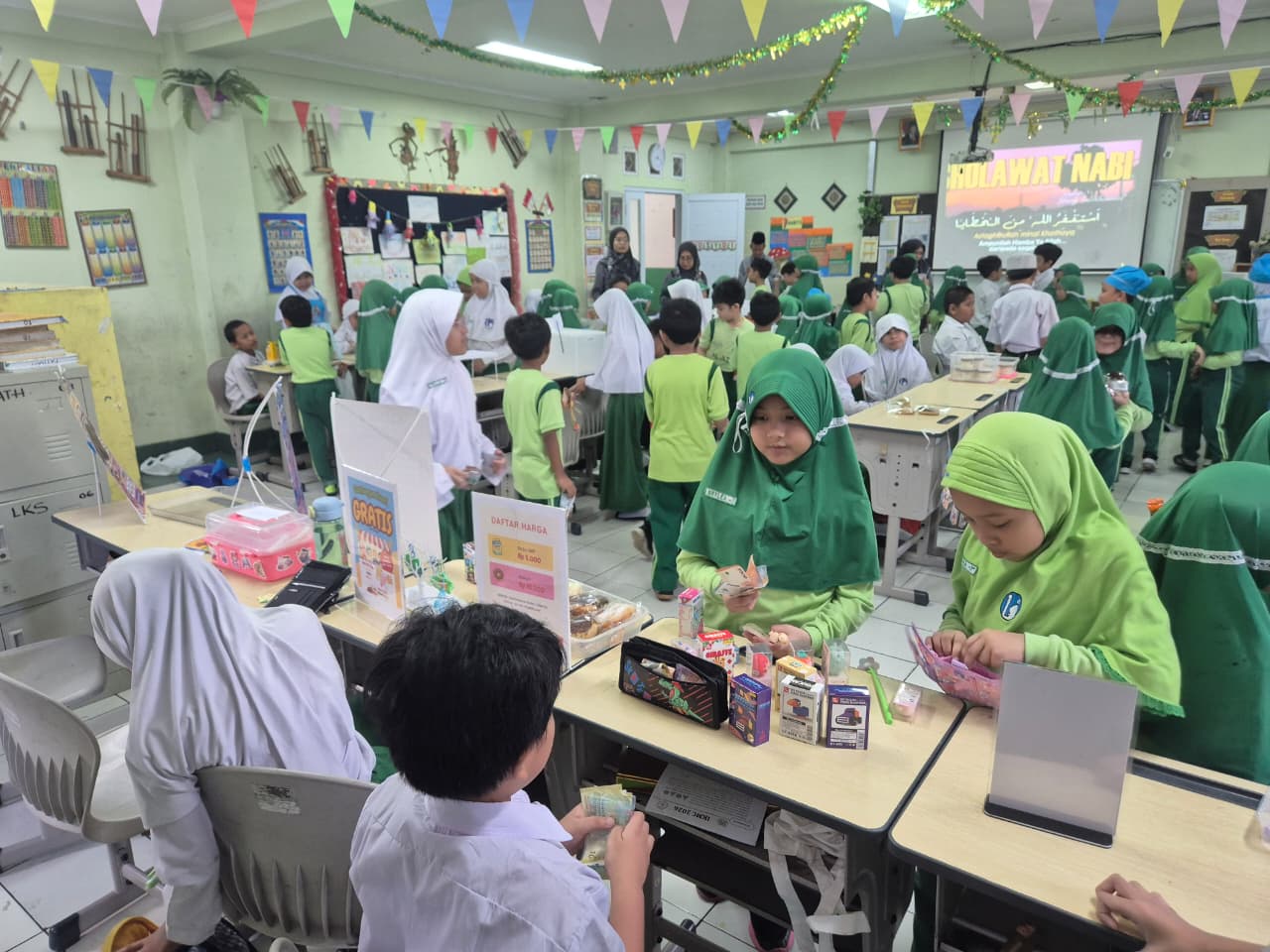 Market Day SD Islam Al Azhar 19 Sentra Primer