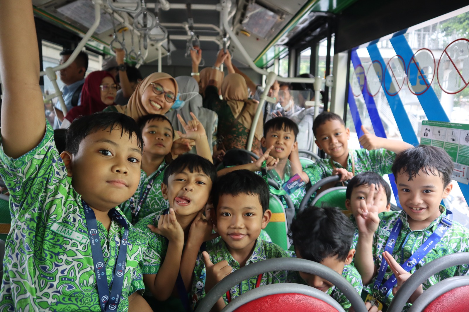 Fieldtrip SDIA 19 Sentra Primer: Belajar Naik Transjakarta