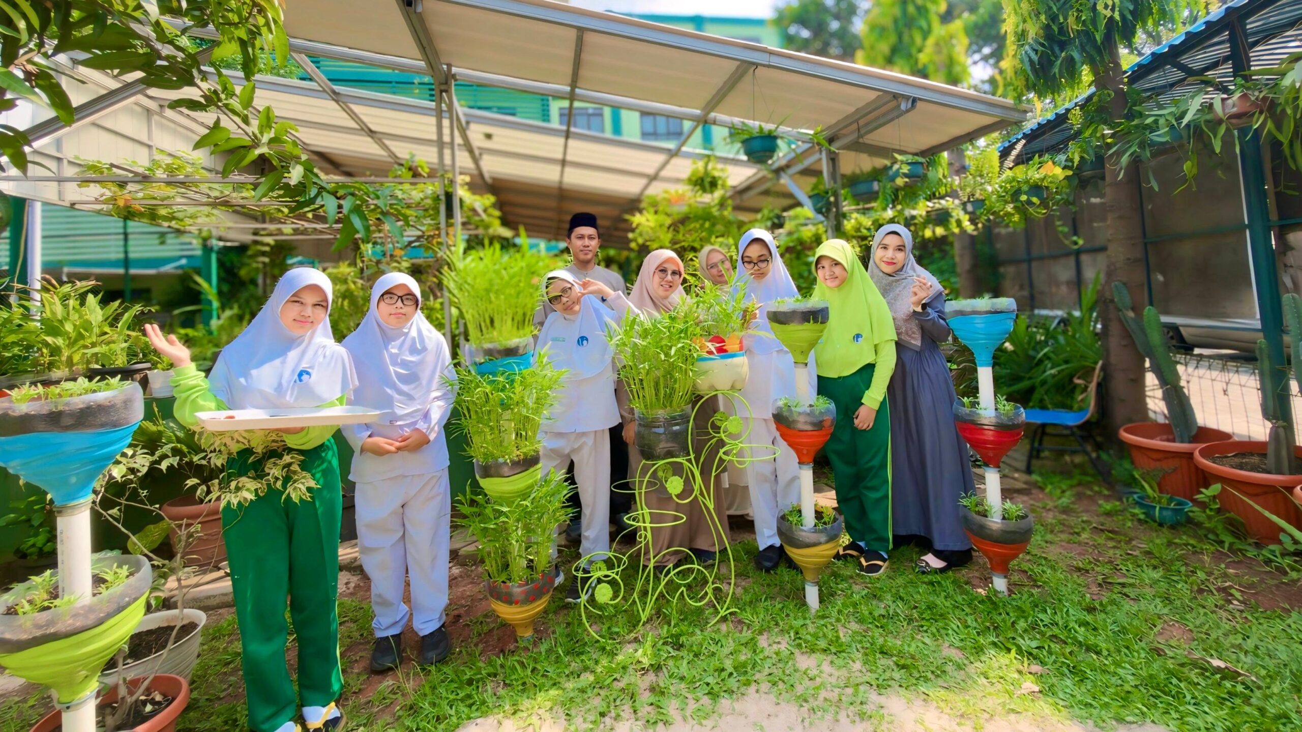 Panen Kangkung di Green House Alsen