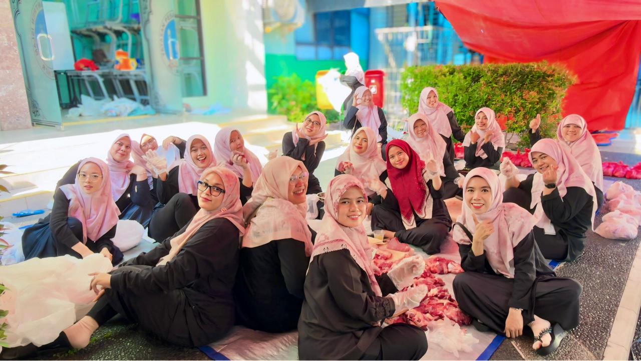 Pemotongan Hewan Qurban SD Islam Al Azhar 19 Sentra Primer