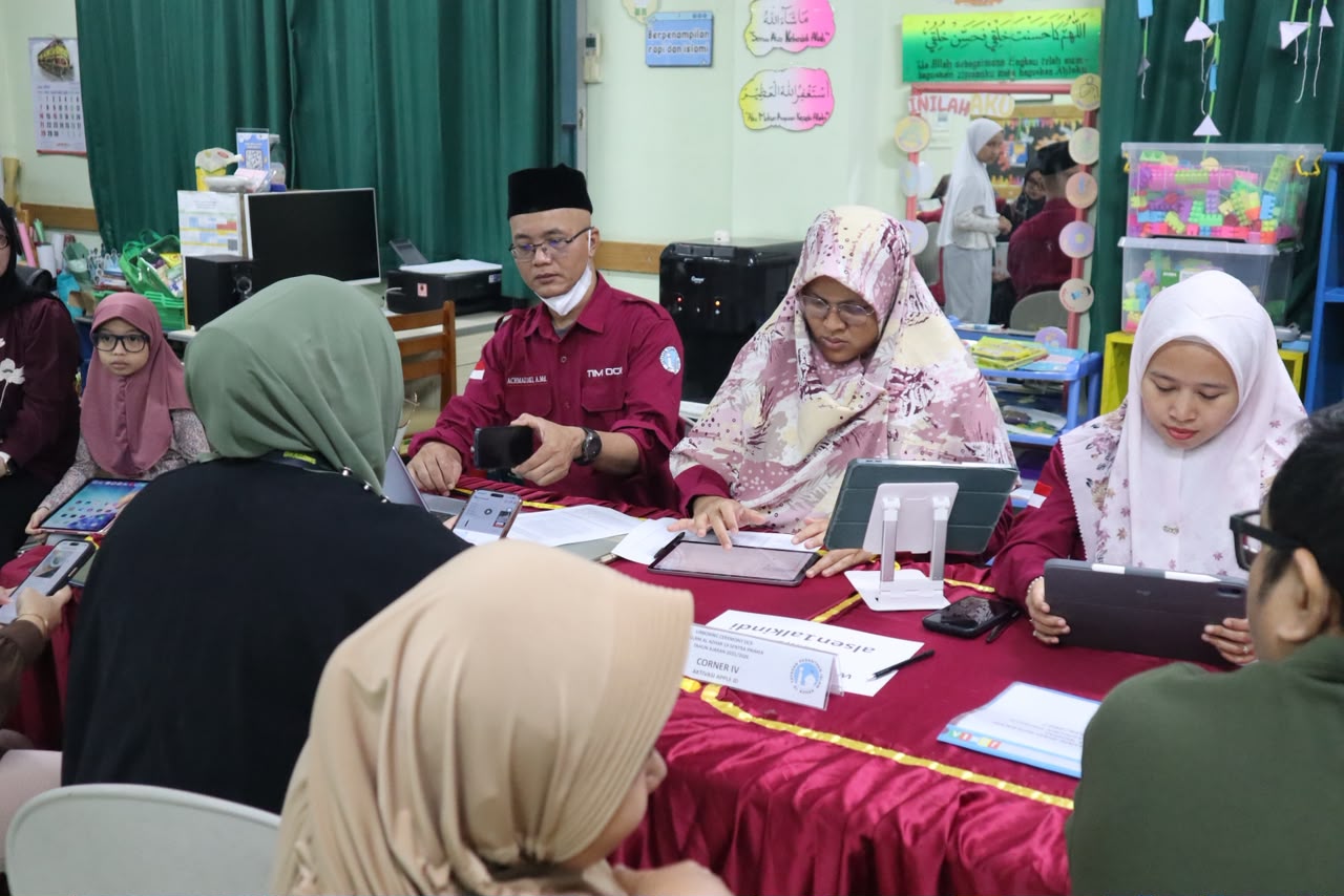 Unboxing Ceremony iPad Digital Classroom SDIA 19