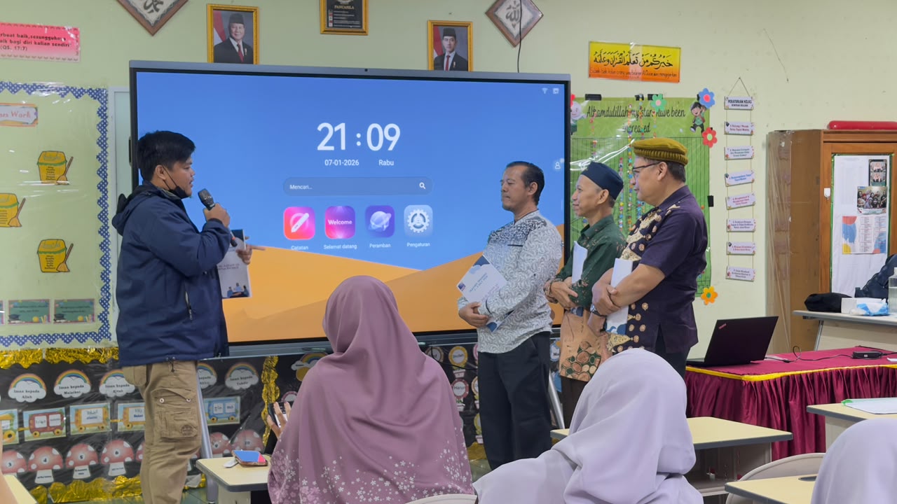 Bukan Cuma Murid, Guru SDIA 19 Asah Kemampuan Lewat English Training