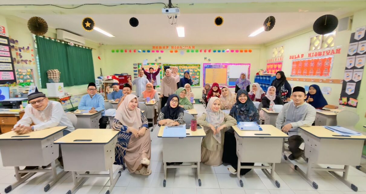 Bukan Cuma Murid, Guru SDIA 19 Asah Kemampuan Lewat English Training