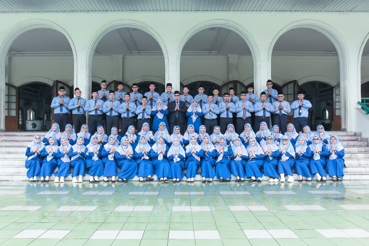Guru dan Karyawan SDIA 19 Sentra Primer