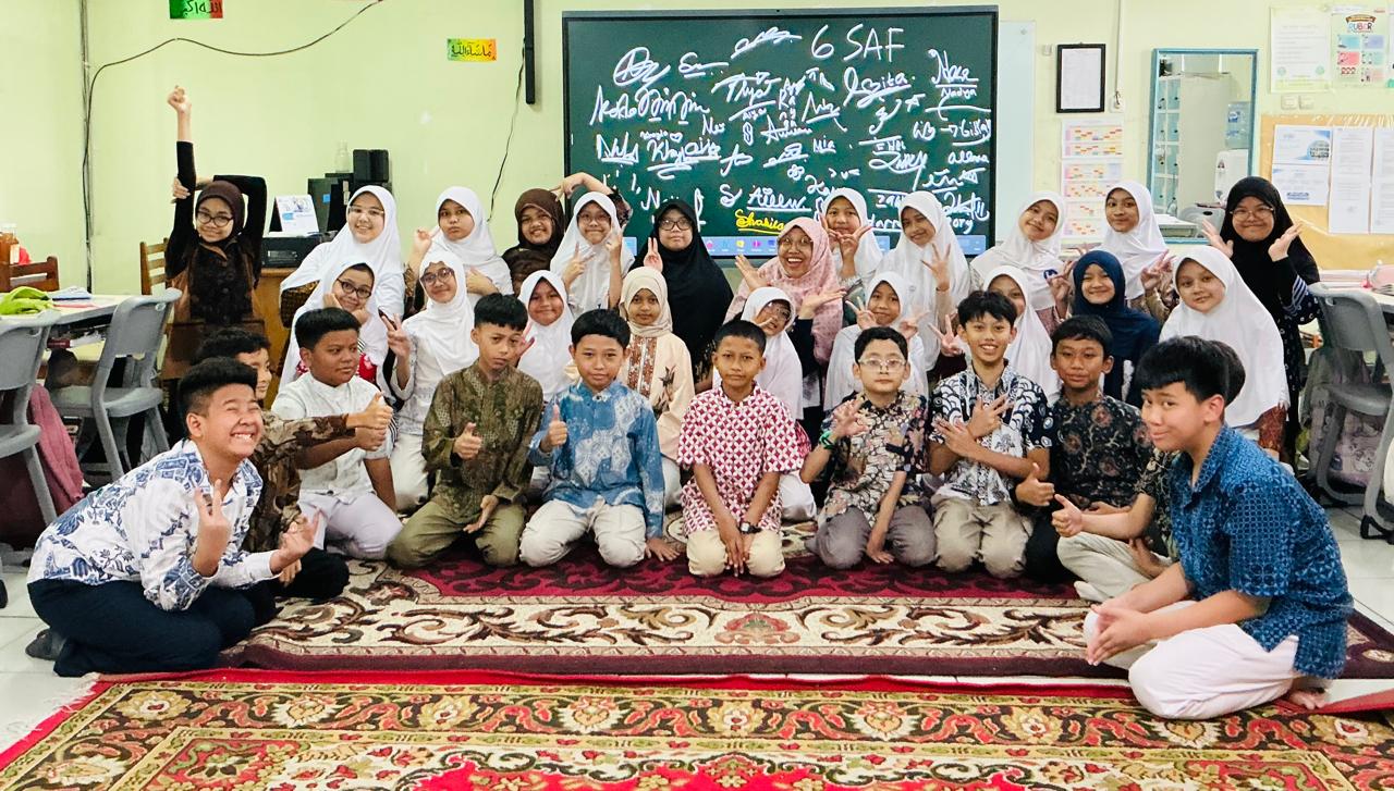 Semarak Hari Batik Nasional SDIA 19 Sentra Primer, Belajar Makin Ceria!