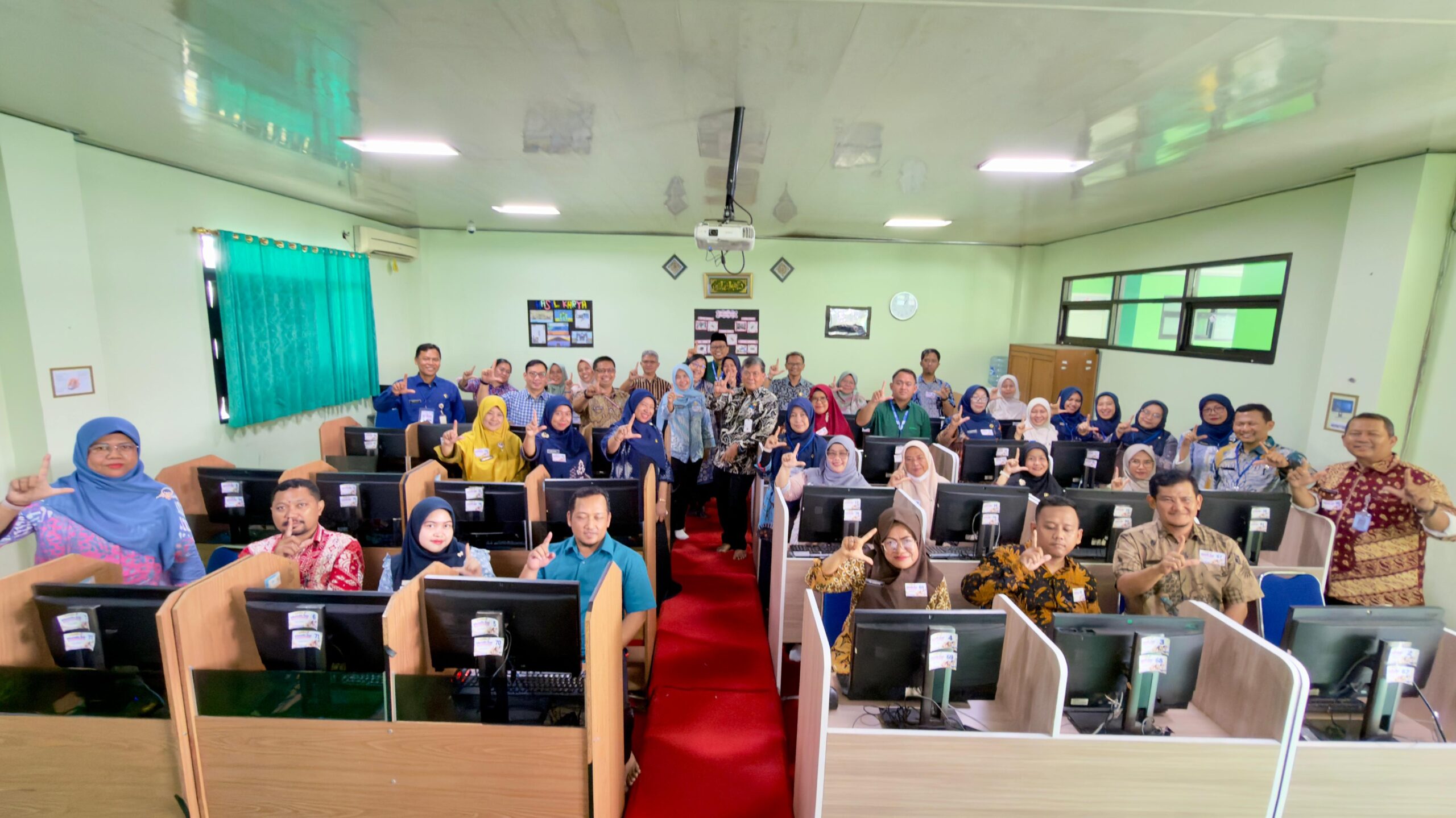 SDIA 19 Jadi Tuan Rumah Lomba Menulis Esai Guru K3S Cakung